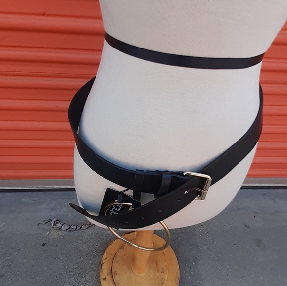 NWT Boohoo silver buckle belt large hoop dangle - Picture 7 of 8